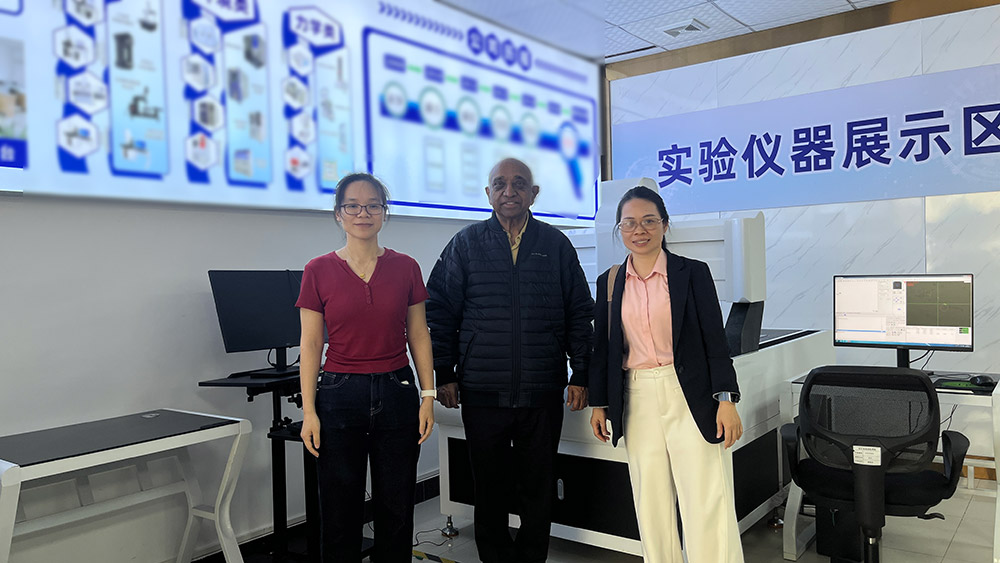 US Clients Inspect 2D Image Measuring Instrument at Guangdong Derui Testing Equipment