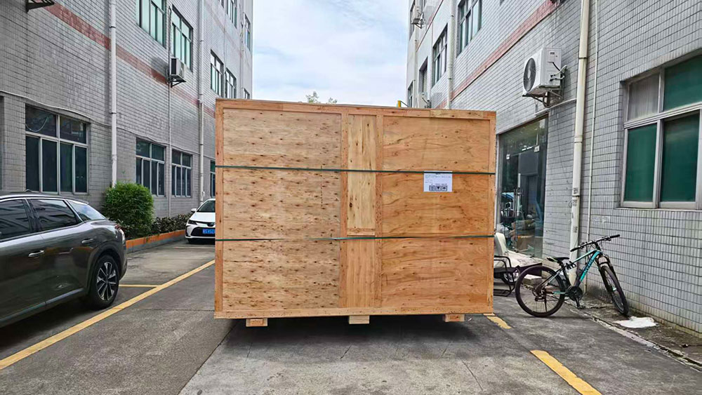 Guangdong Derui 2700L CE-certified walk-in temperature humidity chamber packed in plywood case, ready for truck loading.jpg Guangdong Derui 2700L CE-certified walk-in temperature humidity chamber packed in plywood case, ready for truck loading