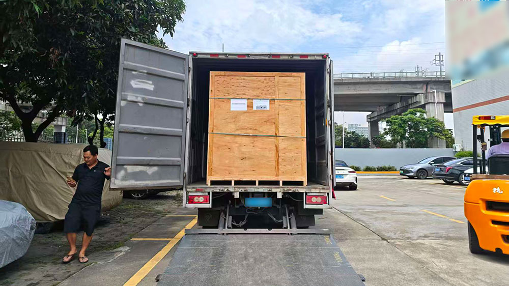 Guangdong Derui 2700L walk-in temperature humidity chamber and 1.2m carton compression tester loaded onto truck, ready for shipment to Hungary.jpg Guangdong Derui 2700L walk-in temperature humidity chamber and 1.2m carton compression tester loaded onto truck, ready for shipment to Hungary