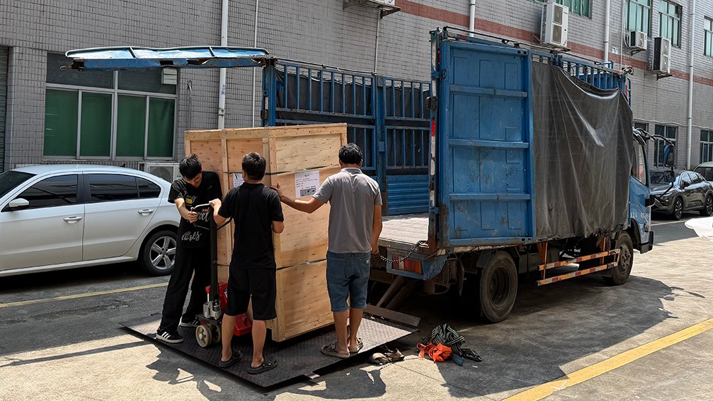 Guangdong Derui Ships Sand Dust Test Chamber and IPX7 Water Immersion Test Chamber to Spain